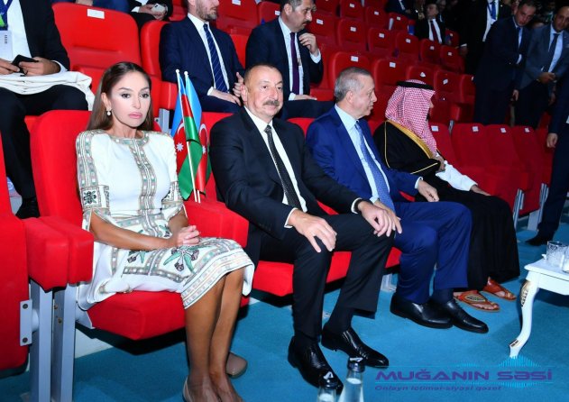 İlham Əliyev xanımı ilə İslamiadanın açılışında iştirak etdi